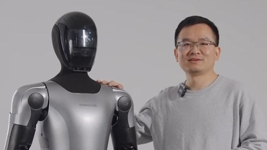 具身智能赛道风云;魔法原子融资加码,创始人离职后团队加速调整。 IT技术 具身智能赛道风云;魔法原子融资加码,创始人离职后团队加速调整。 IT技术