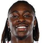  阿森纳新星埃泽闪耀赛场；多项赛事均有斩获，延续球队进攻传统。 体育新闻