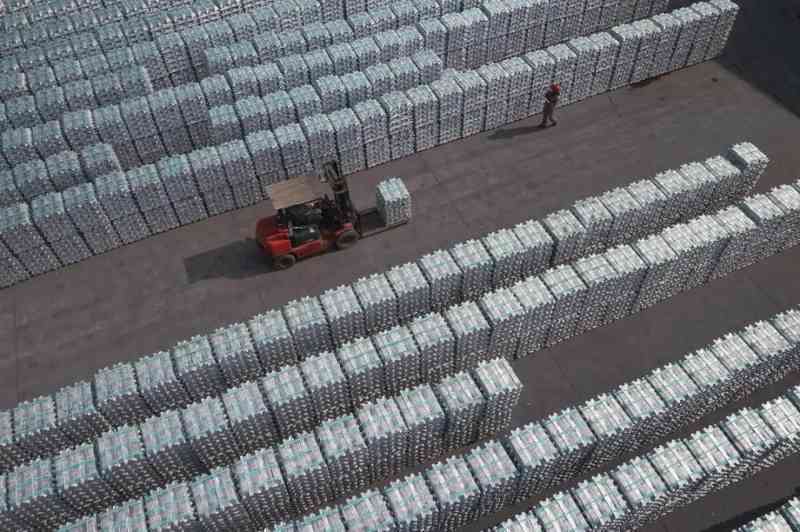  山东铝业巨头崛起，张波接棒重塑产业格局。 股票财经