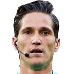 红牌风波后,阿韦洛亚对话裁判;巴尔韦德判罚引热议。 体育新闻 红牌风波后,阿韦洛亚对话裁判;巴尔韦德判罚引热议。 体育新闻