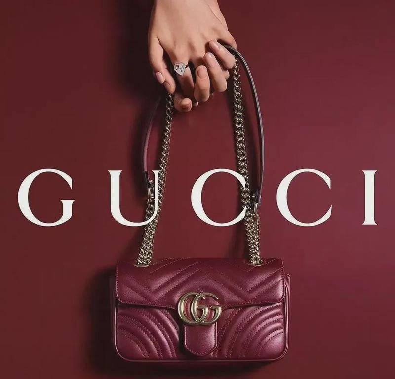 盲目扩张的终局:品牌资产与商业逻辑的全面崩塌。 企业服务