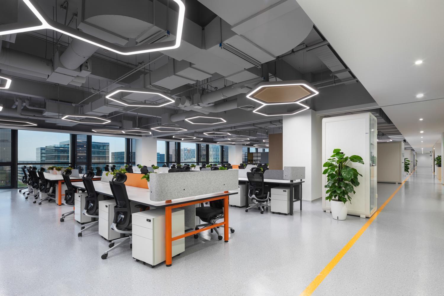  那个倒在电梯口的阿里人，留给职场人最深的叹息 情感心理