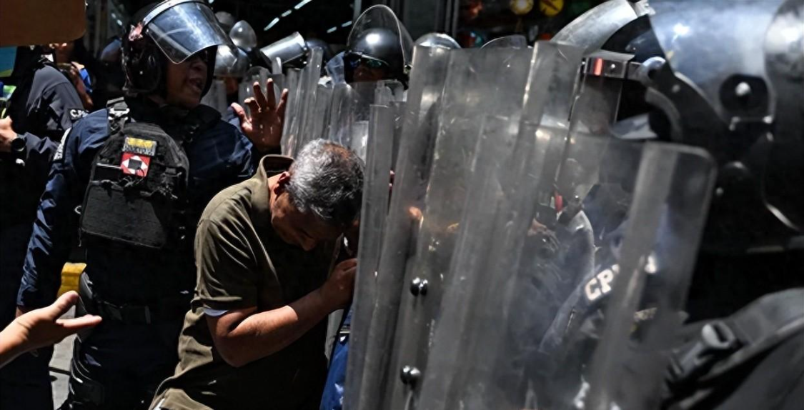  一个五口之家的餐桌空了四年：委内瑞拉街头怒火背后的普通人 新闻