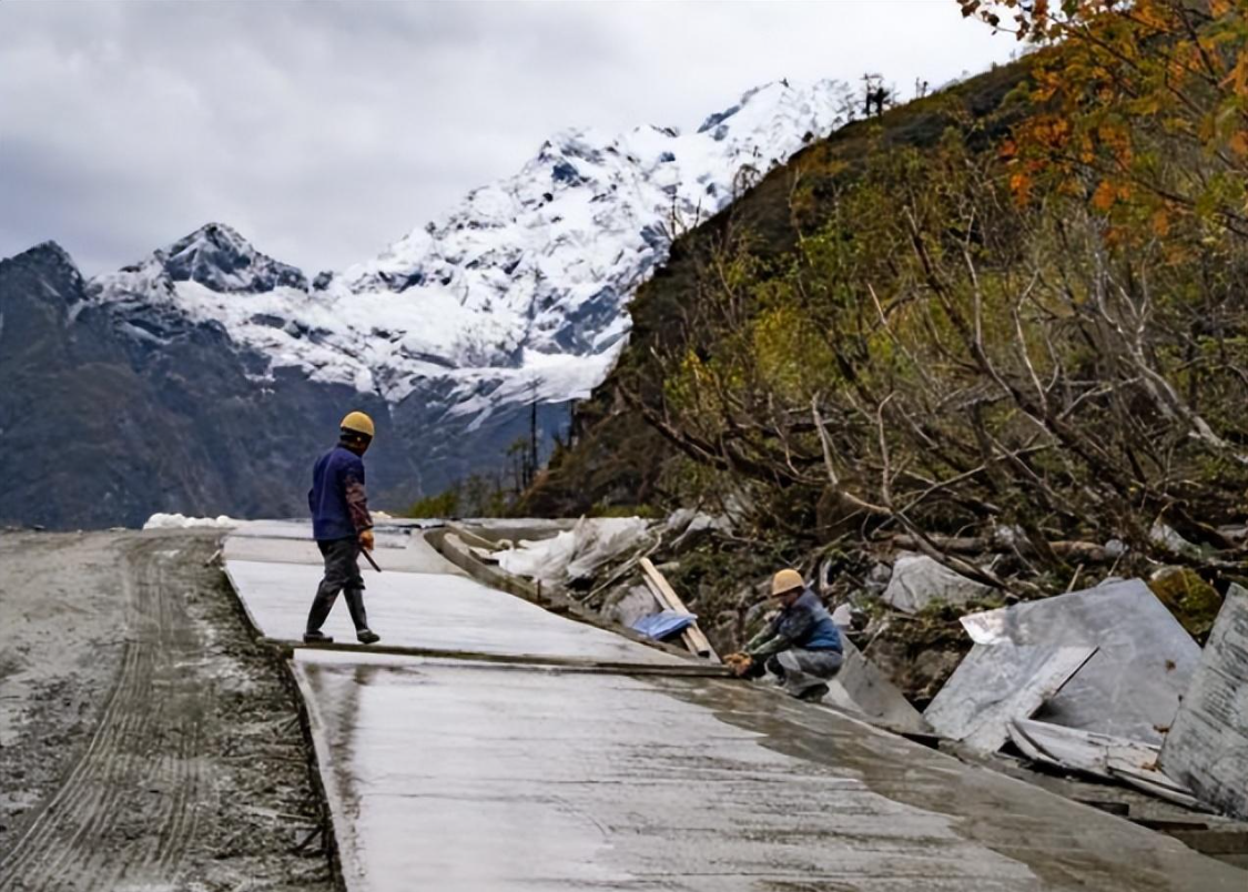  【技术解析】52年啃下基建硬骨头：墨脱公路背后的地质挑战与工程突破 汽车科技