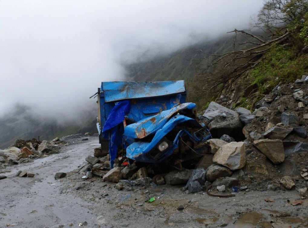  【技术解析】52年啃下基建硬骨头：墨脱公路背后的地质挑战与工程突破 汽车科技