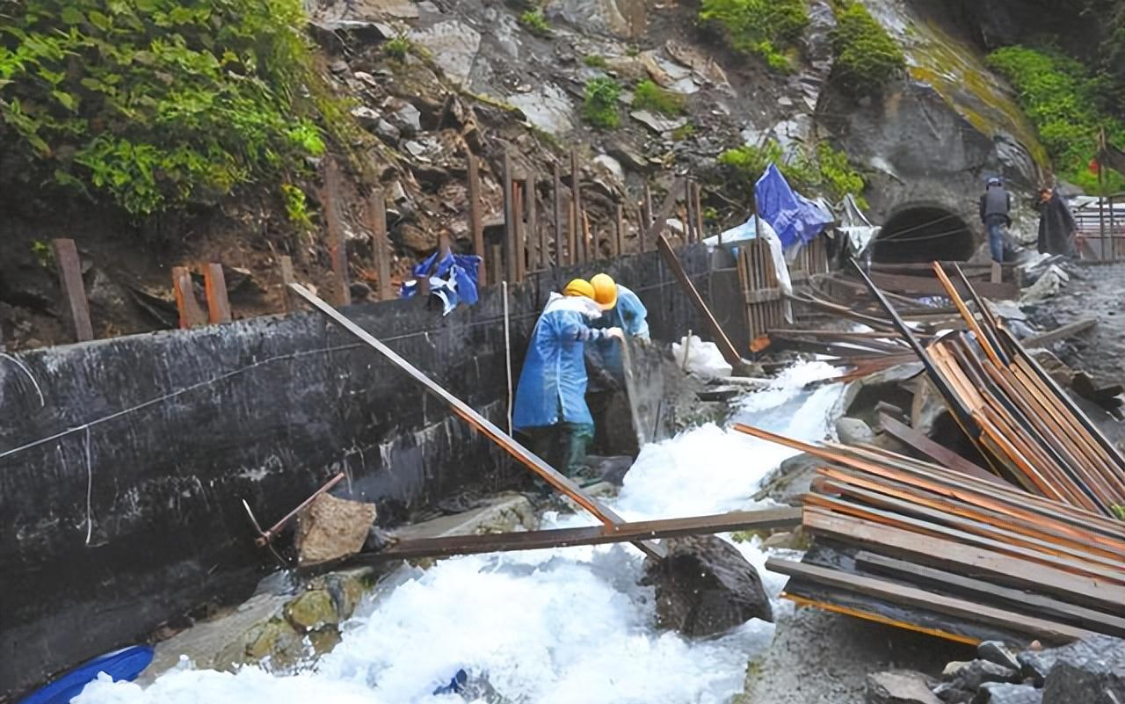  【技术解析】52年啃下基建硬骨头：墨脱公路背后的地质挑战与工程突破 汽车科技