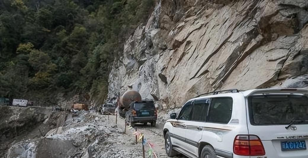  【技术解析】52年啃下基建硬骨头：墨脱公路背后的地质挑战与工程突破 汽车科技